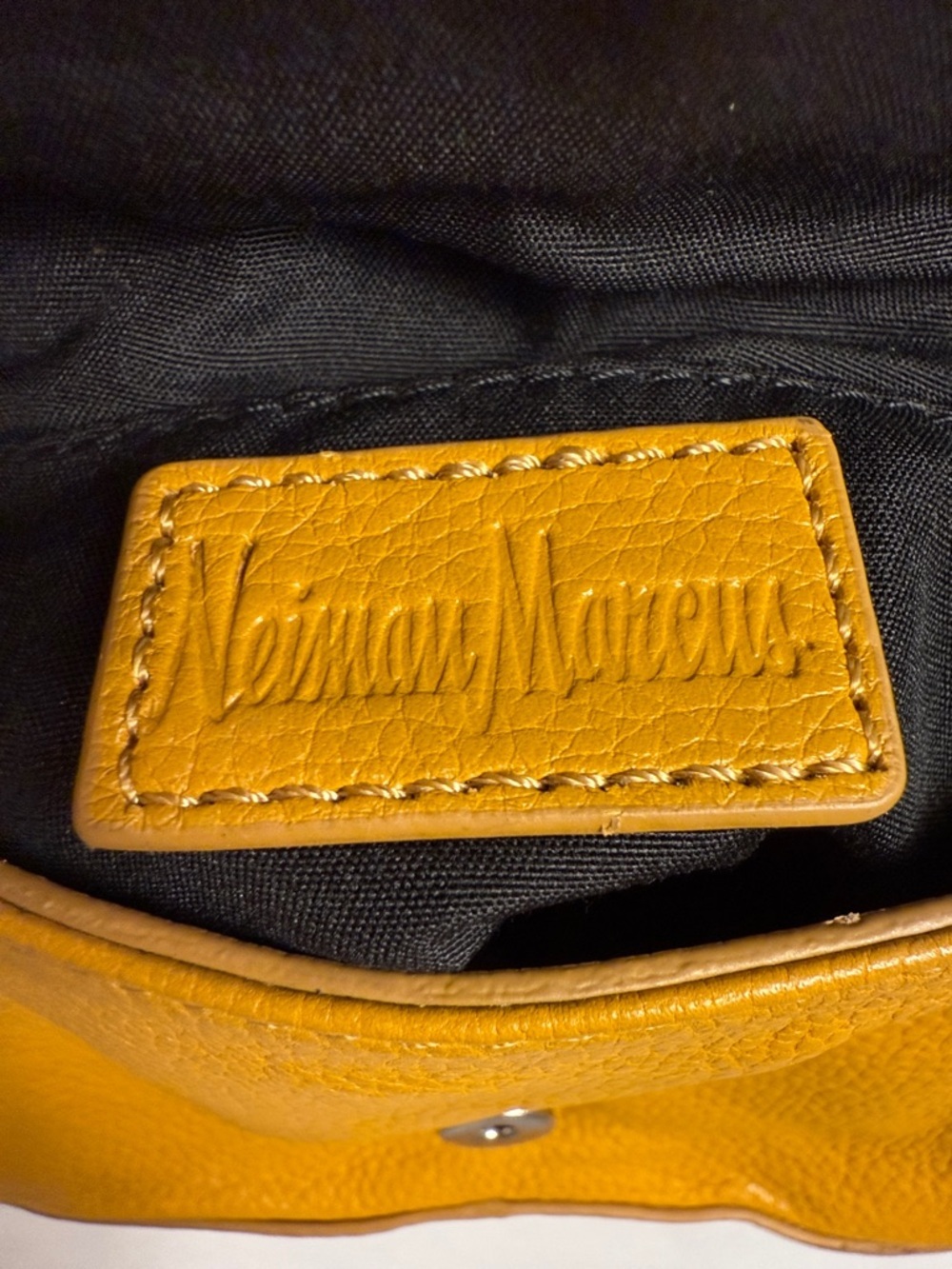 ✨Neiman Marcus Leather Chain Link Crossbody Coin Purse Mustard Yellow - Picture 2 of 5